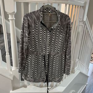 Skies Are Blue, zip front top, size medium